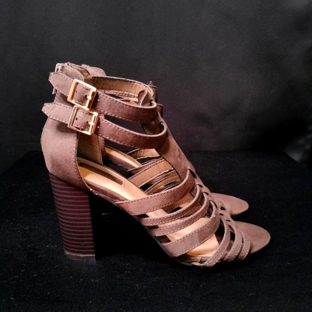 Beige Forever 21 Clog Gladiator Heels (Size 7.5)